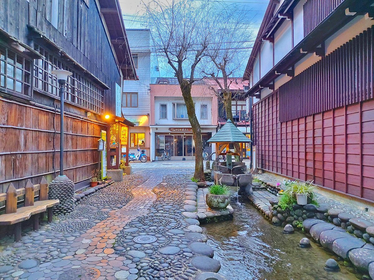 🏞️ 야나카 물의 작은 길(야나카 미즈노 코미치)